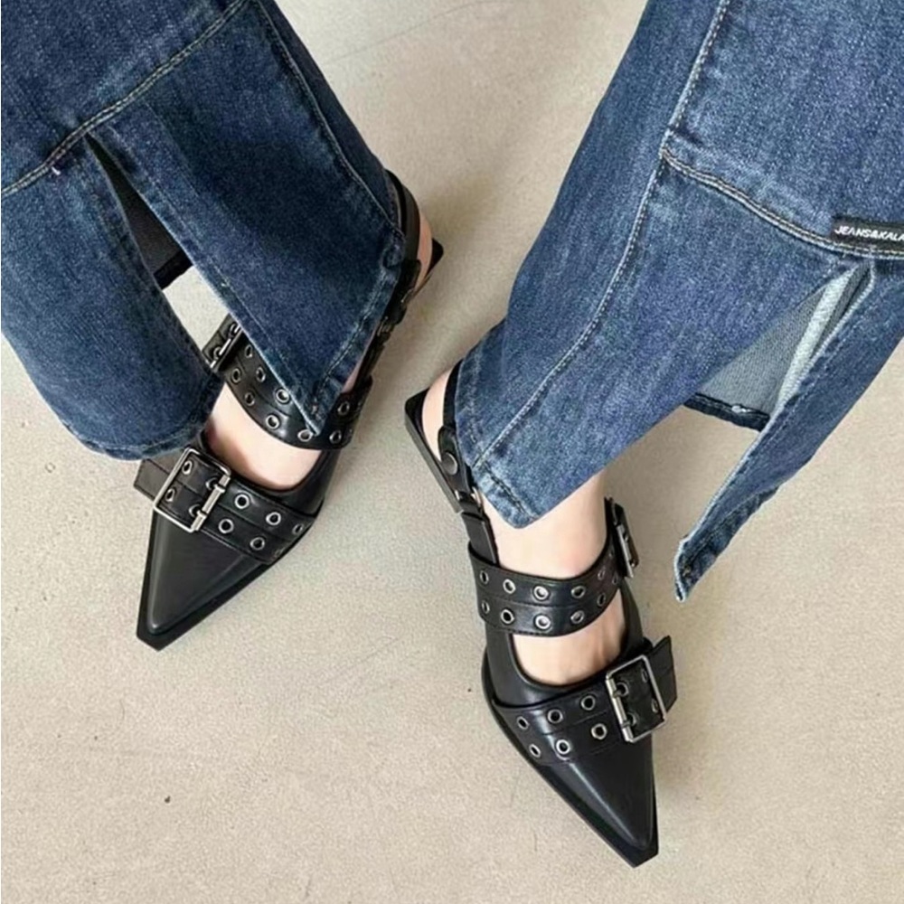 Women's Fashionable Buckle
Decorated